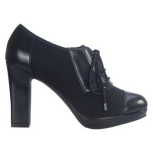 Dana Buchman Black Oxford Heels with Glossy Finish